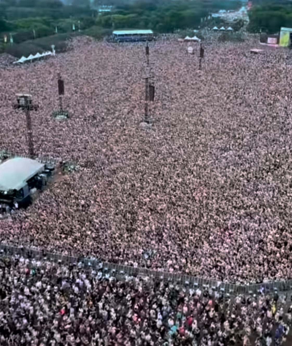 This Video From Lollapalooza Of The Crowd Singing “Hot To Go” Is Bananas