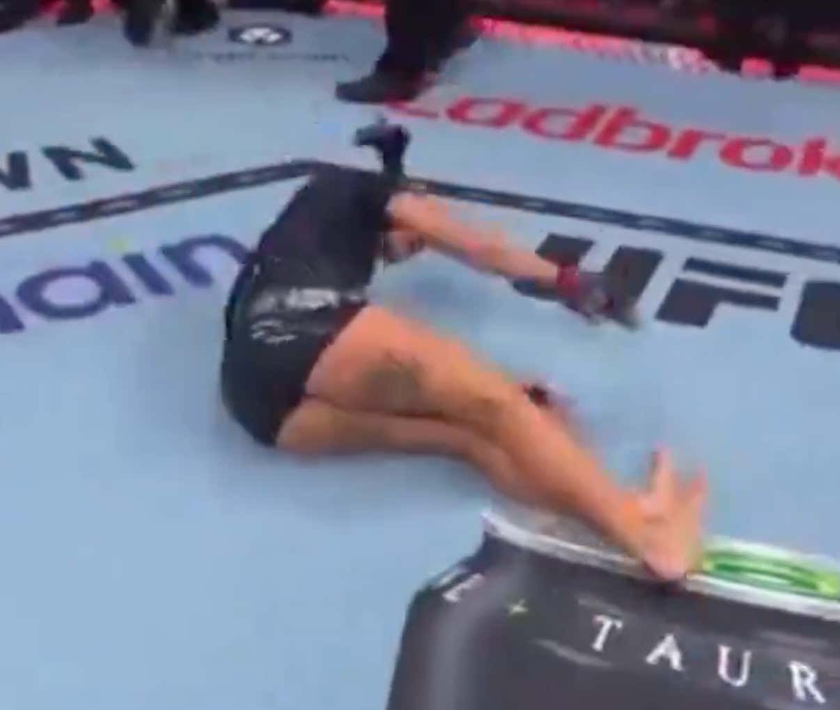 UFC Fighter Casey O'Neill Does The "Raygun" Celebration In Honor Of The Australian Olympics Breakdancer