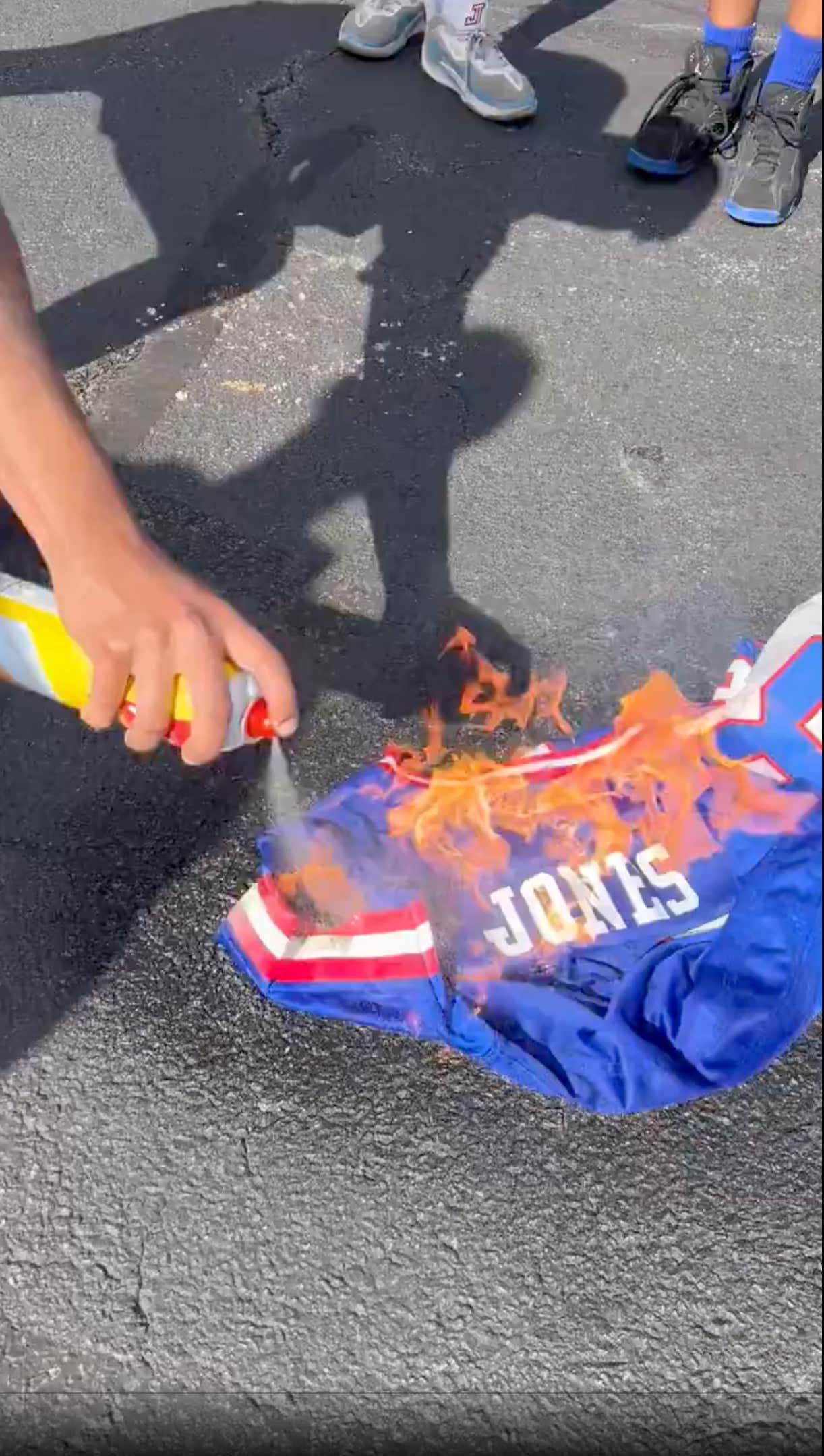 Giants Fans Are D-O-N-E Done With Daniel Jones And You Can't Help But Feel Bad For The Poor Guy