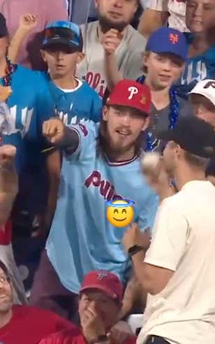 Disgusting Phillies Fan Catches NYM Home Run Ball And Karate Kicks Child Wearing A Mets Jersey Before Chucking The Ball Back