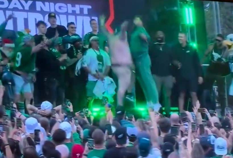 Jason Kelce Got To Enjoy His First Eagles Tailgate Tonight, Immediately Destroys Large Eagles Fan's Knee With Violent Chest Bump