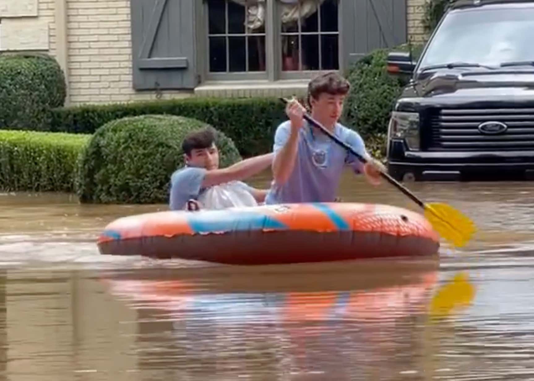 It Just Means More: A Georgia Fan Rescued His Friend in a Raft To Make Sure They Can Still Make It to Tuscaloosa for UGA-Alabama