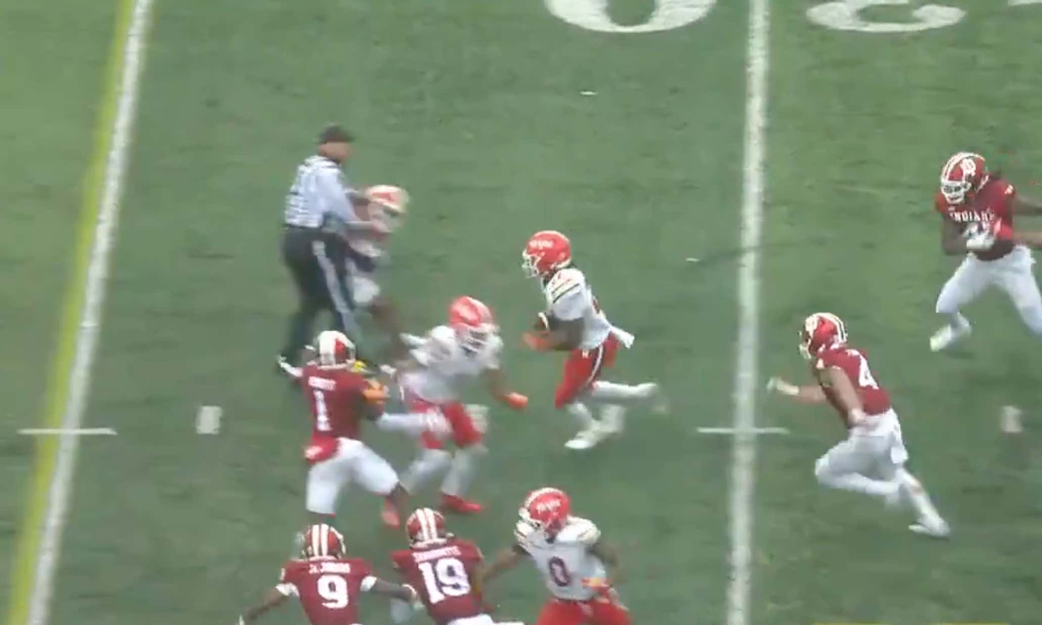 A Ref Threw an Outstanding Block To Spring Maryland for a 75-Yard Touchdown Run