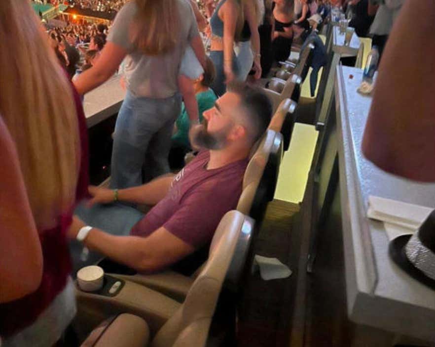 If Jason Kelce Wanted To Take A Nap During Taylor Swift's Concert This Weekend, Then Jason Kelce Should Be Allowed To Take A Nap Without Anybody Busting His Balls