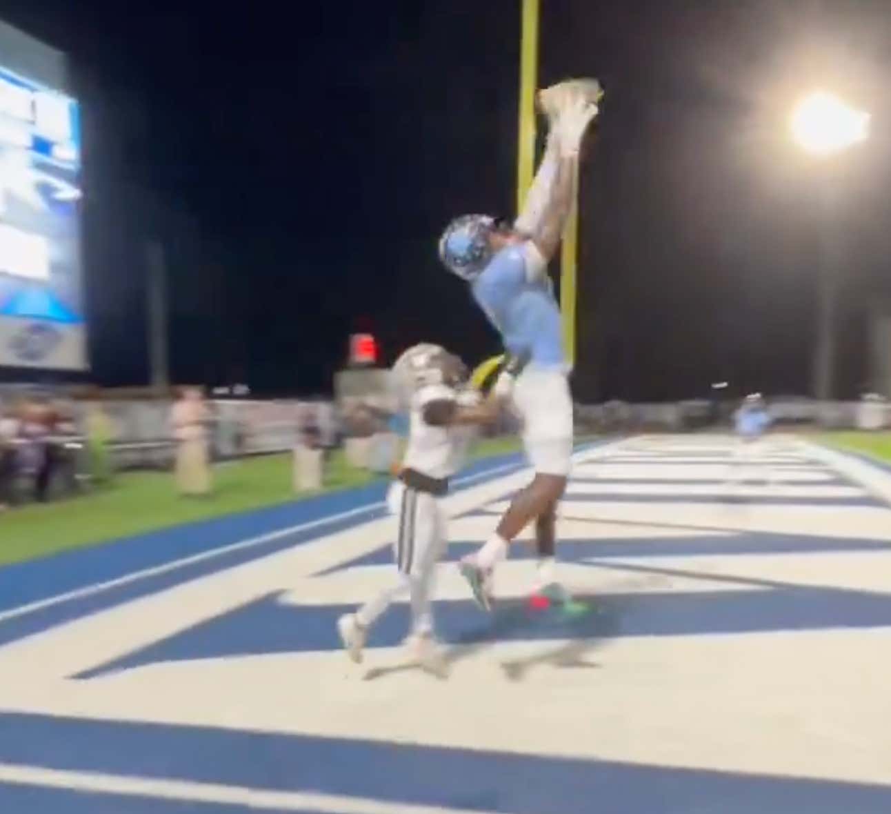 5-Star, 6'7 TE Elyiss Williams Played Against Tiny Children on Friday Night and Nothing Has Ever Been More Unfair
