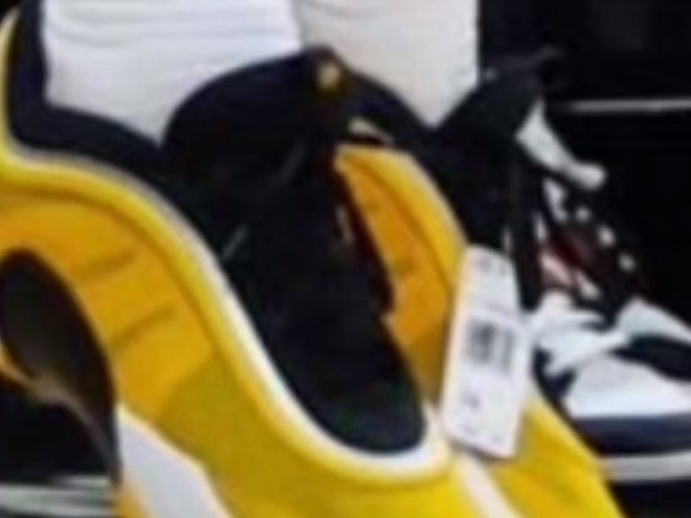 No Wonder Louisville Is Losing To Tennessee In Hoops, One Of Their Players Still Has A Price Tag On His Shoe