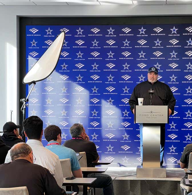 The Irony Of Mike McCarthy Having A Shade Up To Block The Sun From Blasting In His Face During His Post Game Presser Is So Cowboys It Hurts