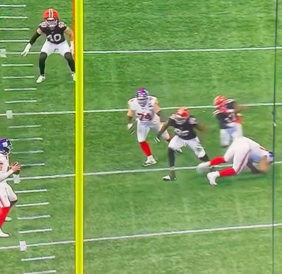 Nothing Sums Up Why The Giants Suck And Are In Complete Tank Mode Like This Play By Evan Neal