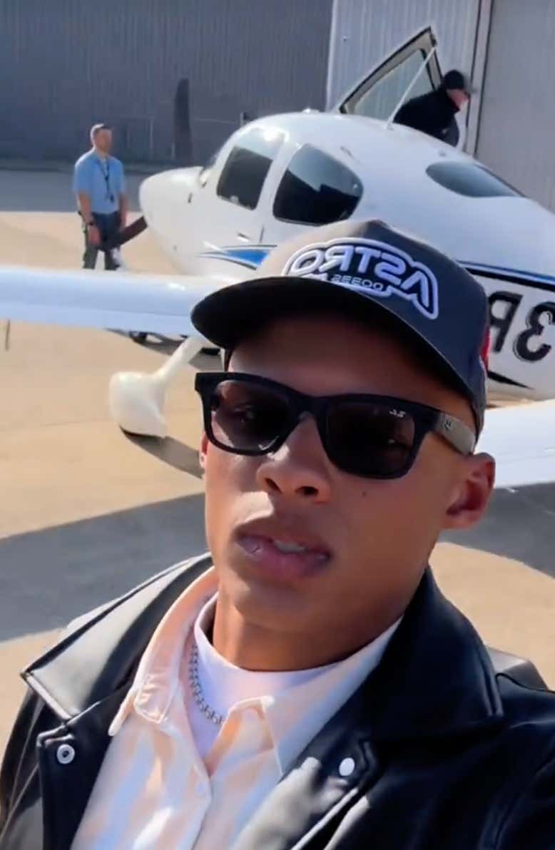 49ers QB/Rocket Scientist Josh Dobbs Flew His Own Plane to a Tennessee Basketball Game