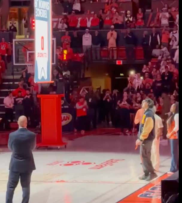 Incredible: Illinois Had A Celebration For Terrence Shannon's Career Last Night, Hung His Jersey To The Rafters Upside Down