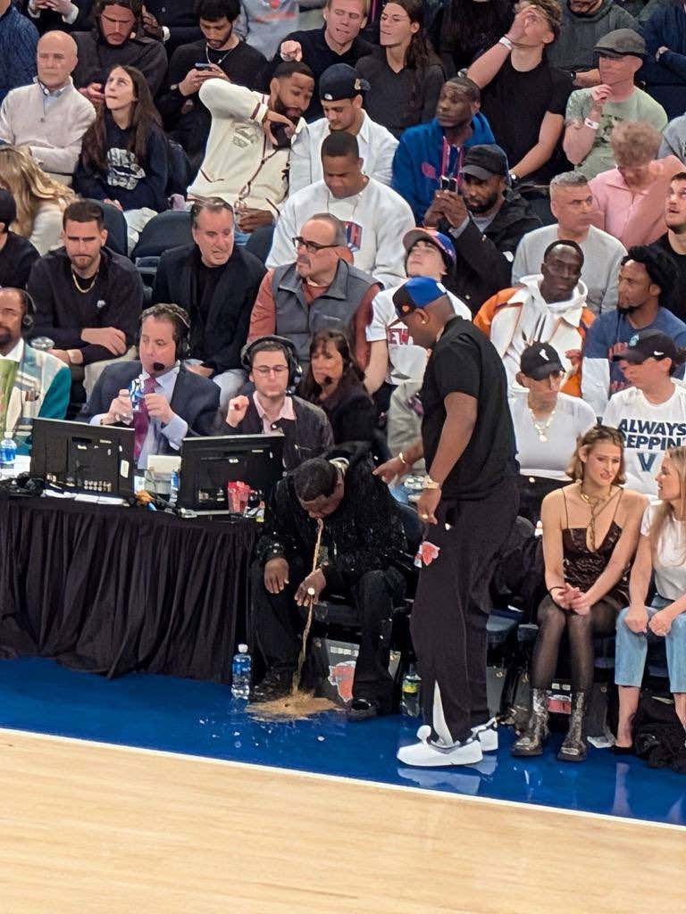 Tracy Morgan Threw Up While Sitting Courtside At The Knicks Game And Left In A Wheelchair