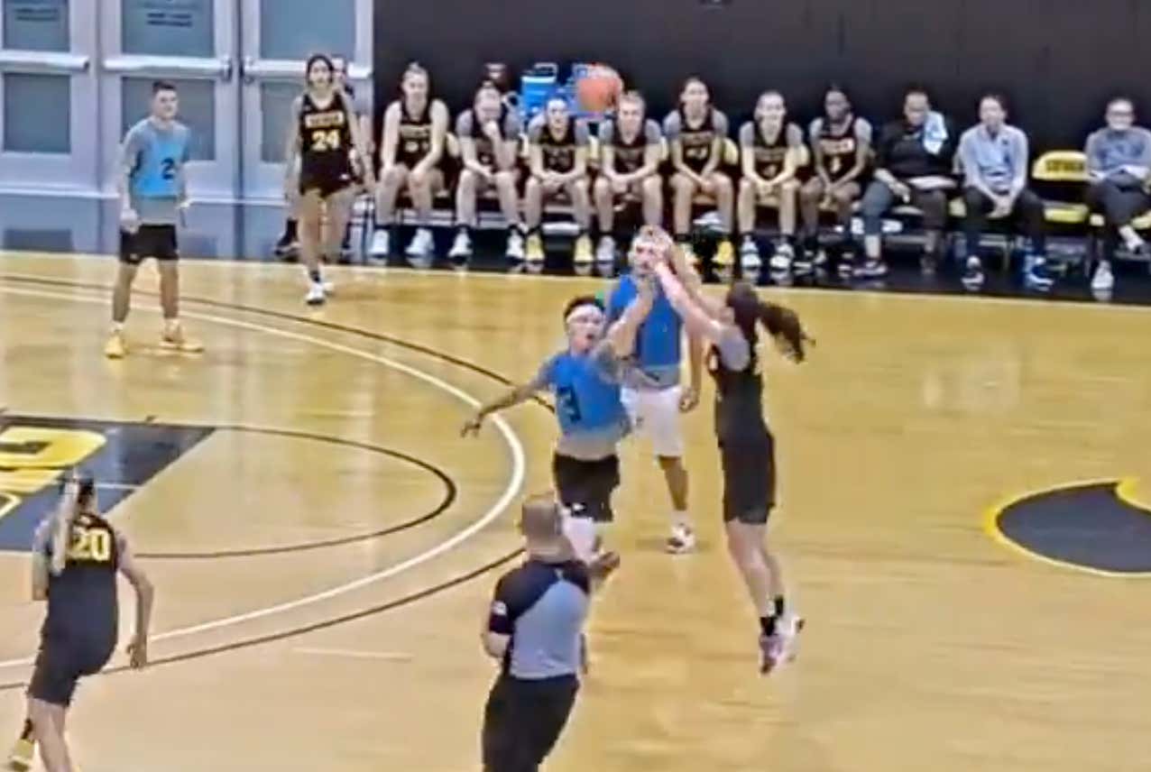 A Clip Of Caitlin Clark Scoring 22 Points In 2 Minutes Against The Iowa Men's Scout Team In A Scrimmage Has Surfaced And It's Incredible