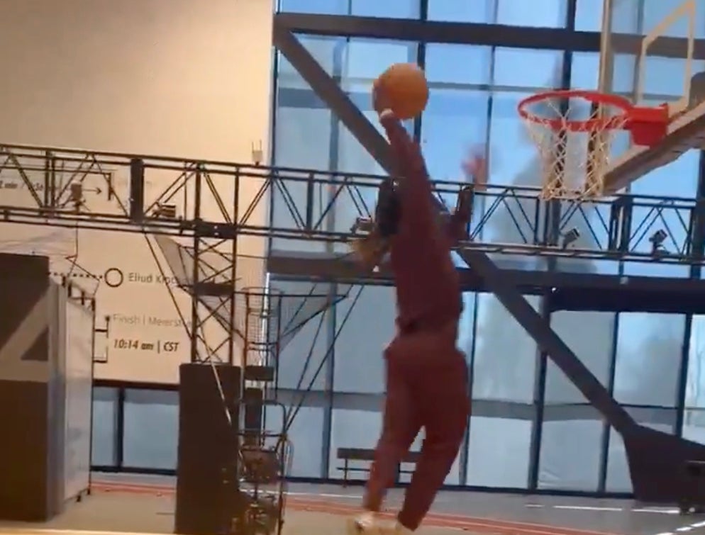 Is it "Insane" That Ashton Jeanty (5-foot-8, 211-pounds) Can Dunk a Basketball? + Deep Dive Into NFL Players Dunking