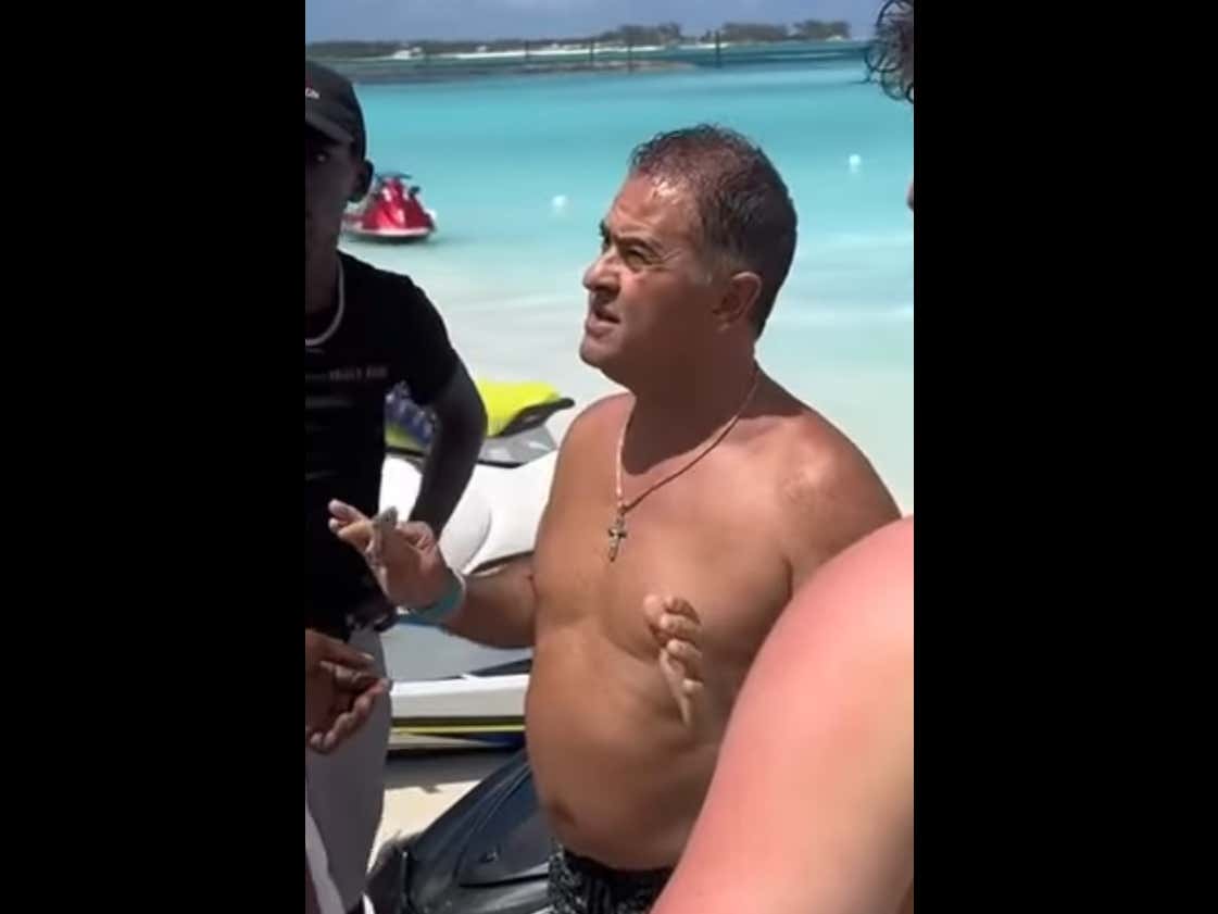 I Can’t Get Enough Of This Italian Dad Negotiating Jetski Prices On Vacation