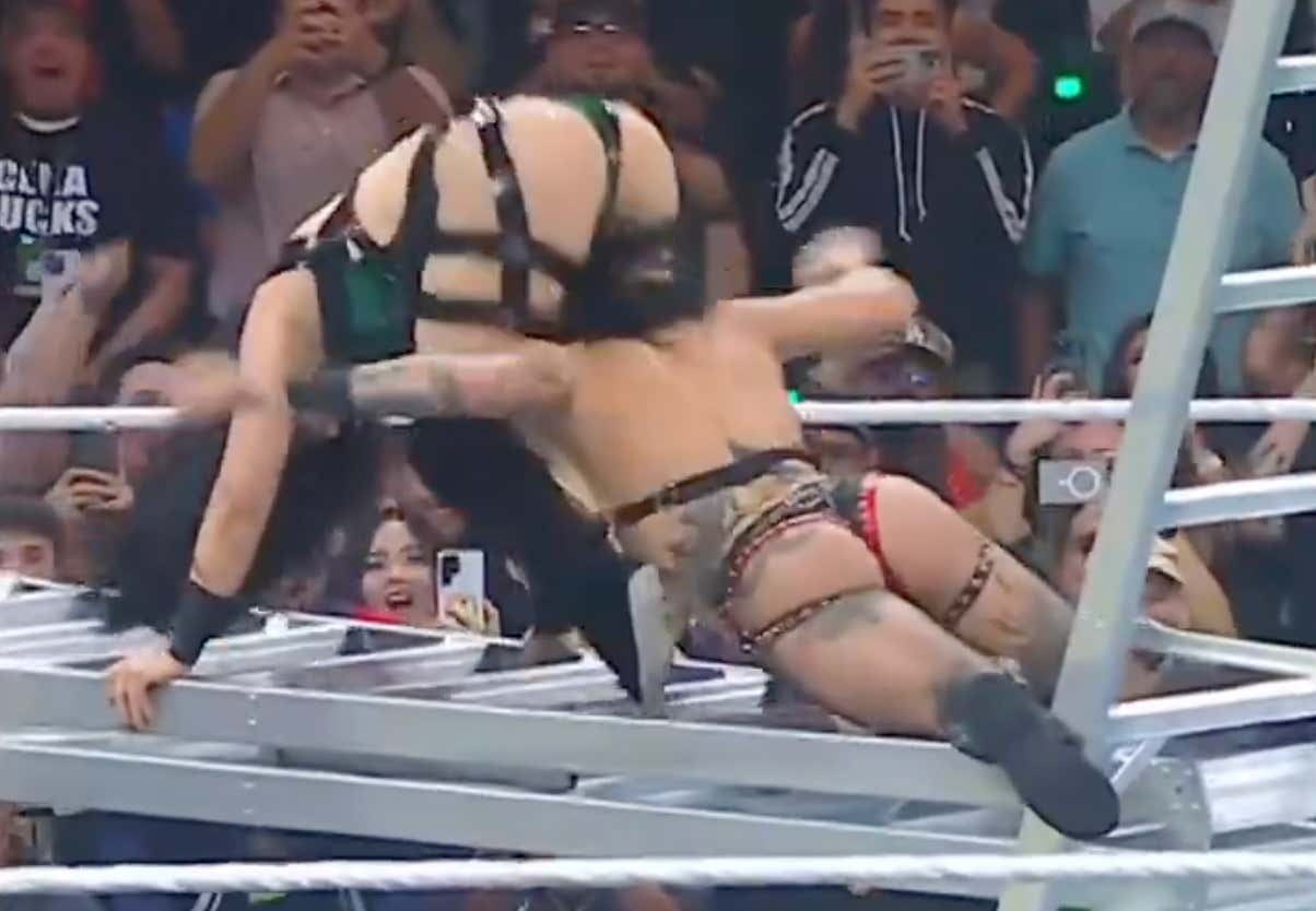 Stephanie Vaquer's 'Devil's Kiss' Might Be The Most Over Move In Wrestling