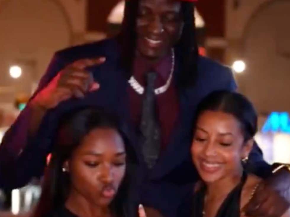 Good Prank – Random 7'1" Guy Showed Up to The NBA Draft in a Suit + Portland Trailblazers Hat and Took Pictures With Fans Who Thought He Was Drafted