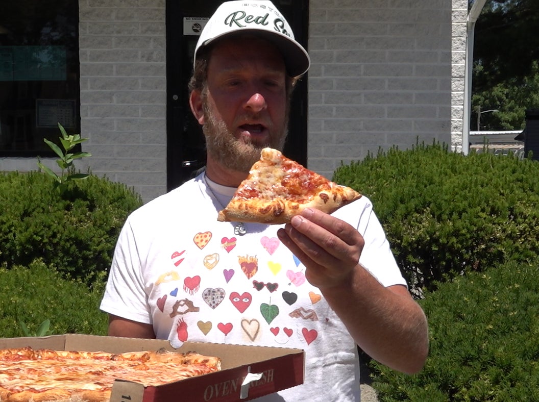 Barstool Pizza Review - Aurora's Pizzeria (Chicopee, MA) presented by Netflix