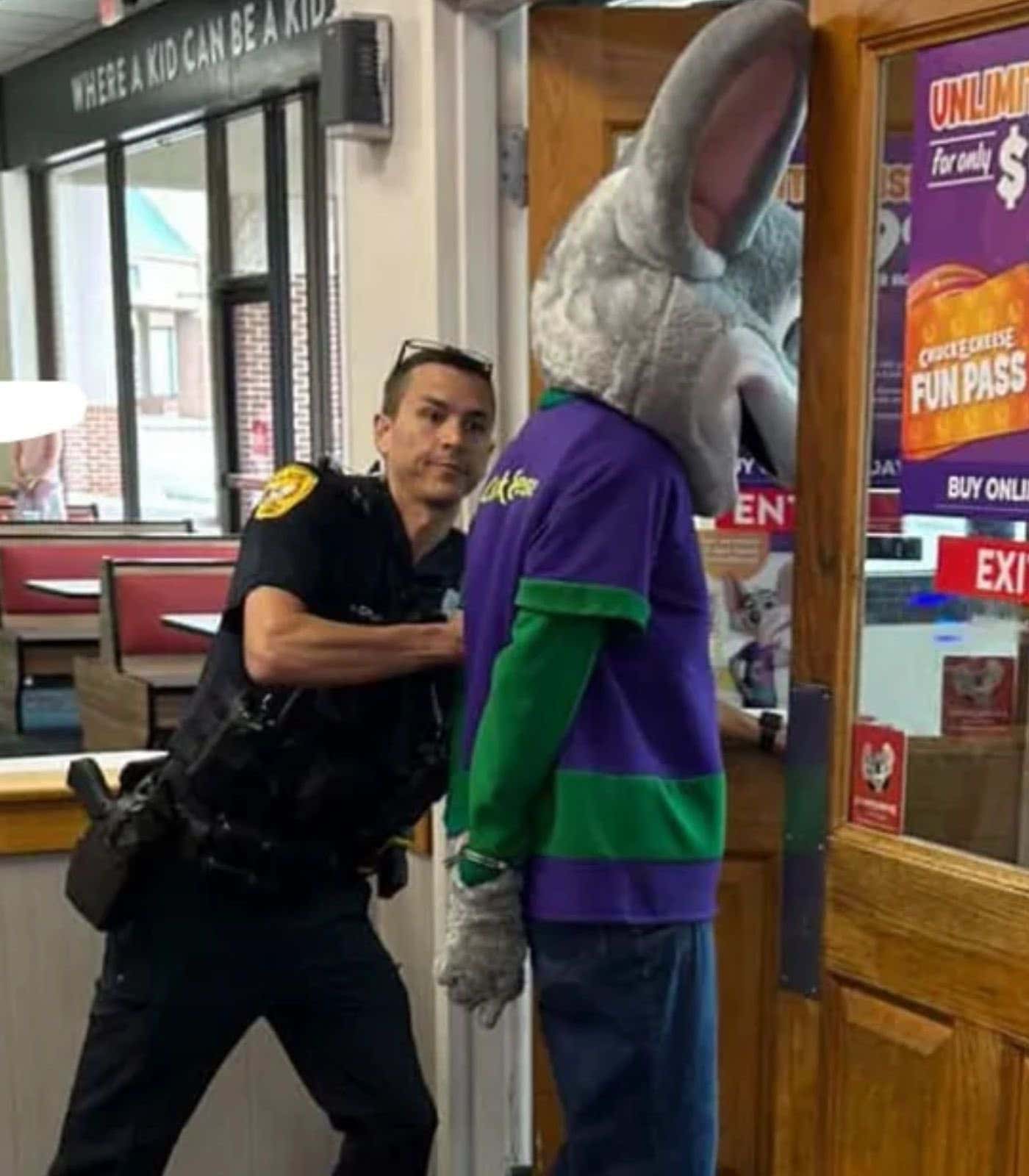 Chuck E. Cheese Has Been Arrested for Credit Card Fraud in Tallahassee, Florida