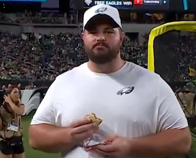 Landon Dickerson Is A Man Of Culture And Taste, Spent Entire Eagles Preseason Game Crushing Uncrustables On The Sideline