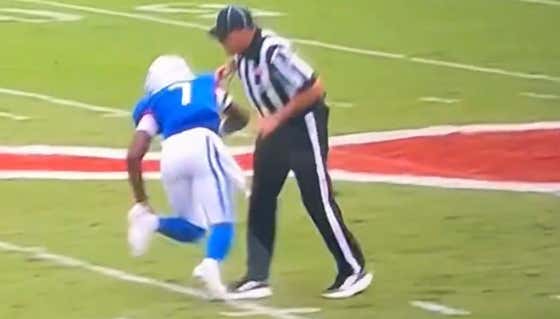 Ref Show in Dallas - Referee Single-Handedly Forced a Fumble (Resulting in 9-Yard Loss) on SMU QB Kevin Jennings