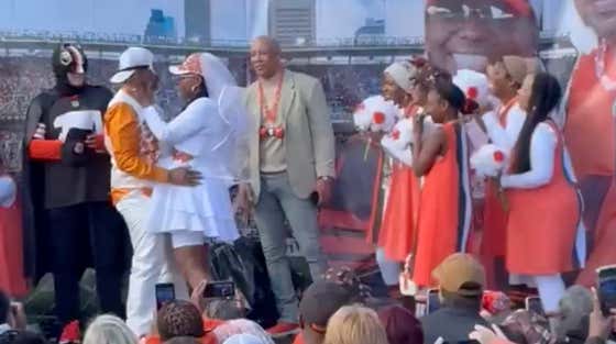 Two Browns Super Fans Tied The Knot With A Tailgate Wedding In The Muni Lot This Morning