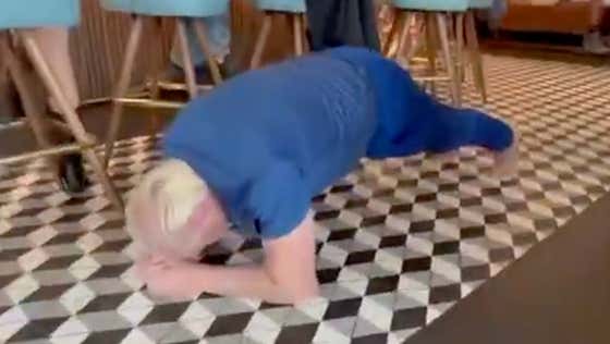 A Barefoot Ric Flair Barefoot Planked On The Floor Of A Restaurant For 4 Straight Minutes