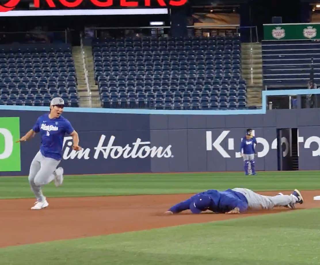 Dave Roberts Face Planting During The Dodgers Walkthrough Practice Before Game 6 Is An AWFUL Omen For Los Angeles