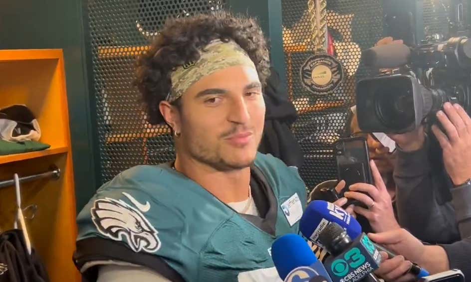 Build The Jaelen Phillips Statue After He Said Getting Traded To Philly Is The "Greatest Thing That's Happened To Me In My Whole Life"