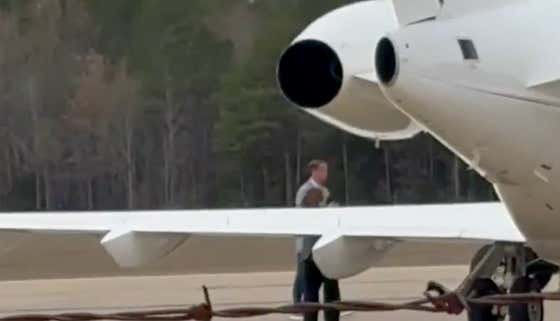 Ole Miss Fans Showing Up To Give Middle Fingers And Yell At Lane Kiffin As He Leaves Town Is Why College Football Is The Best