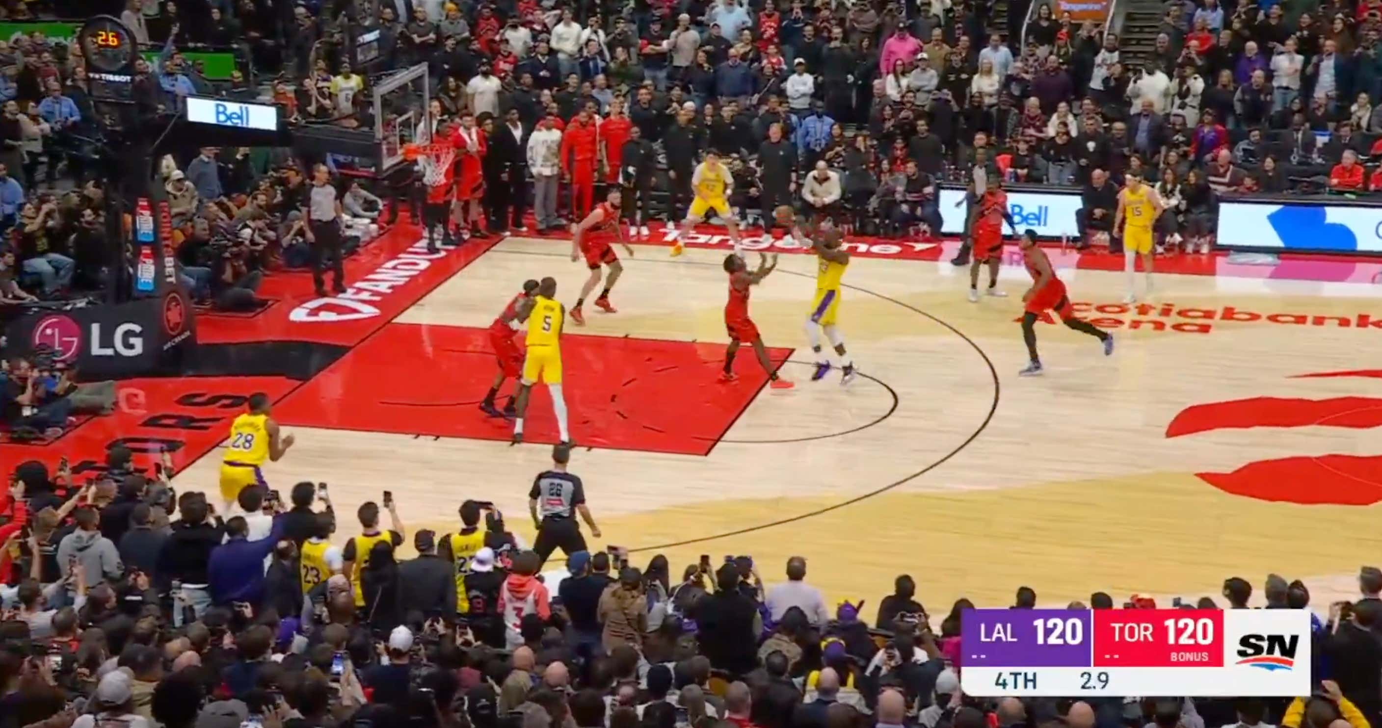 LeBron Just Lost His 1,297 Consecutive 10+ Point Game Streak With The Most SELFLESS Play In NBA History