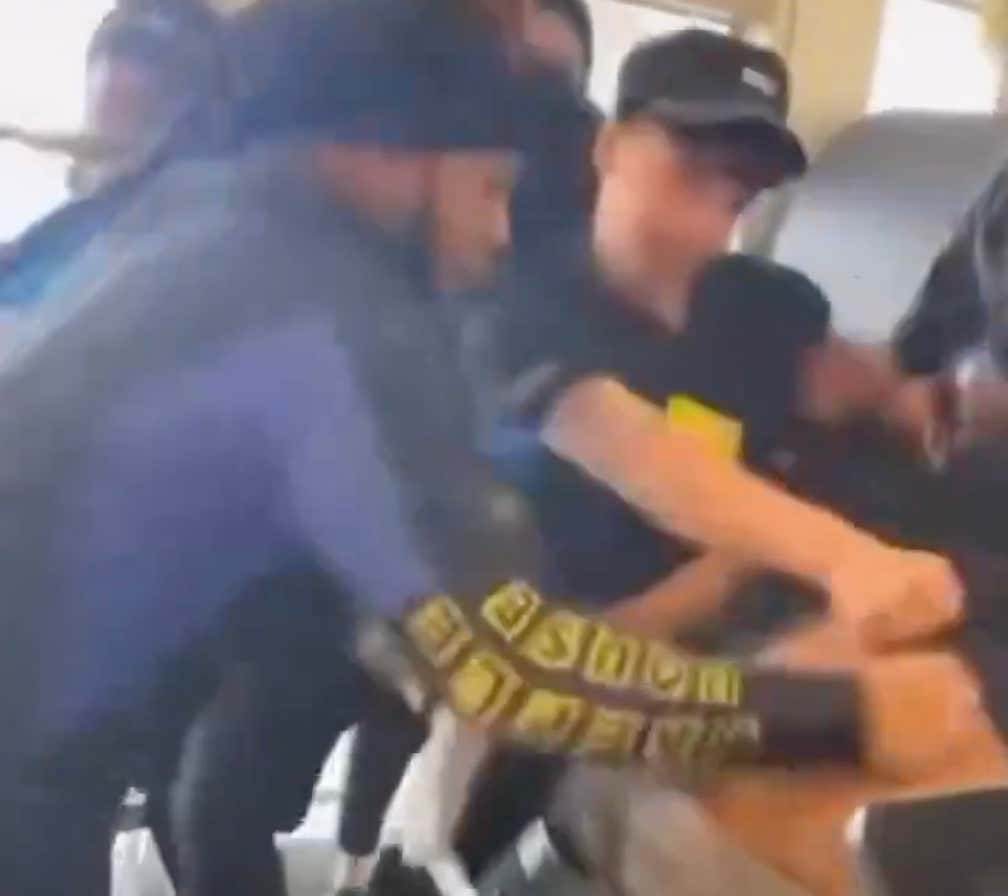 Typical Day at The Waffle House – Entire Staff Beats The Shit Out of Customer Who Started Fight Over Burnt Hash Browns