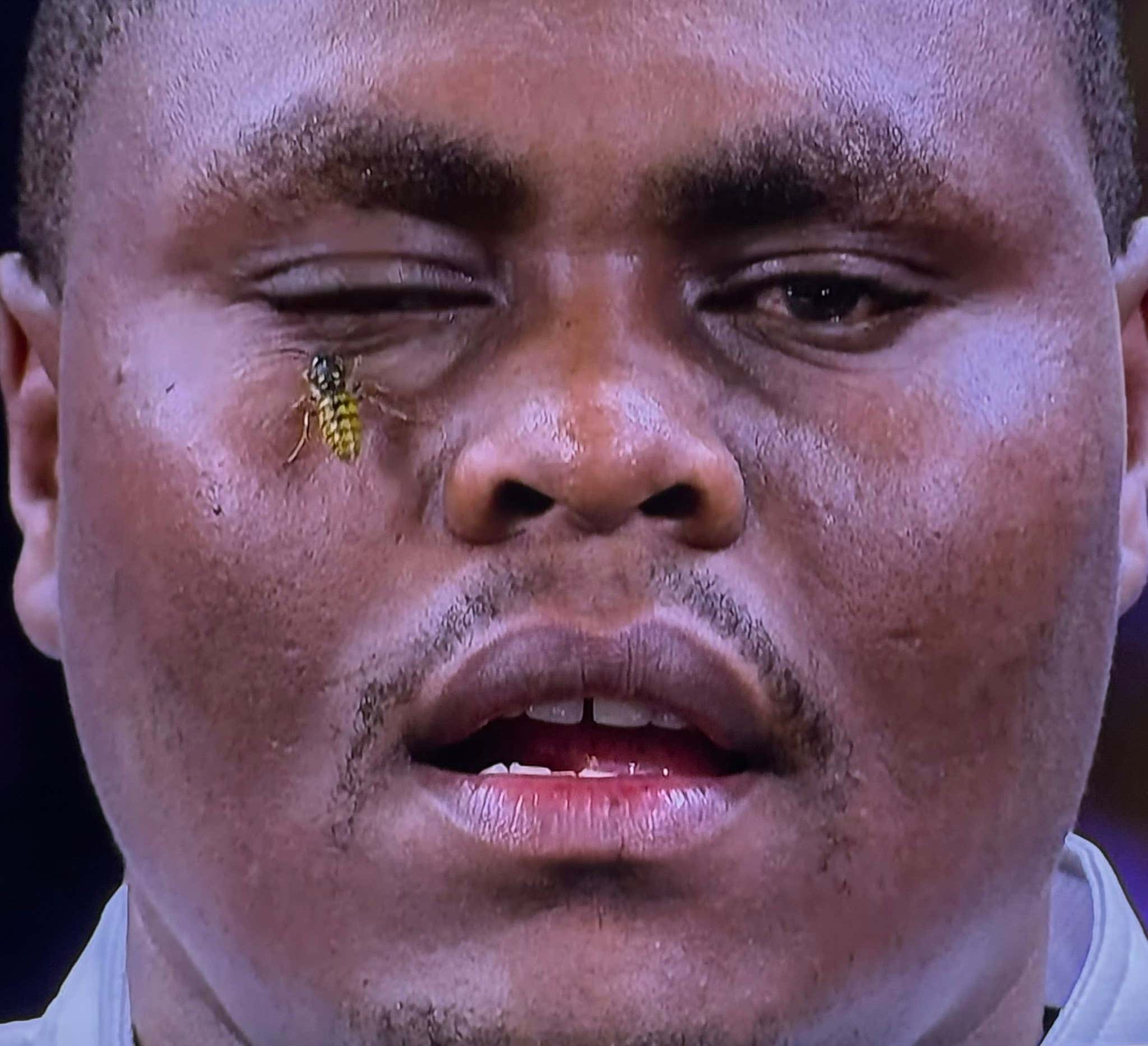 David Munyua Just Pulled Off One Of The Craziest Upsets In Darts History In ELECTRIC Fashion, But Not Before A Wasp Landed On His Face Mid Match