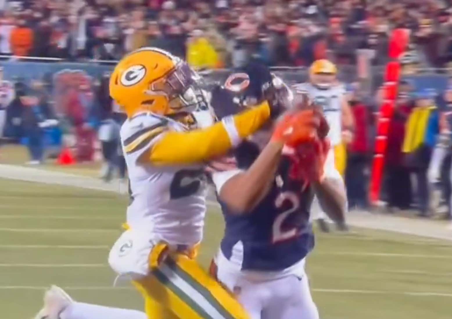 THE CHICAGO BEARS BEAT THE PACKERS WITH AN ABSOLUTE MIRACLE IN SOLDIER FIELD