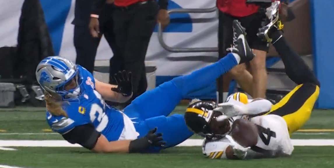Kenny Gainwell Made An Impossible Catch To Score One Of The Wildest TDs Of The NFL Season