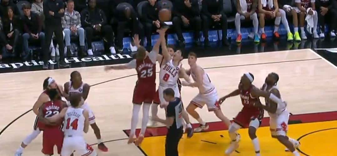 5-Foot-7 Yuki Kawamura, The Shortest Player in Chicago Bulls History, Won a Jump Ball Over 6-Foot-5 Kasparas Jakučionis