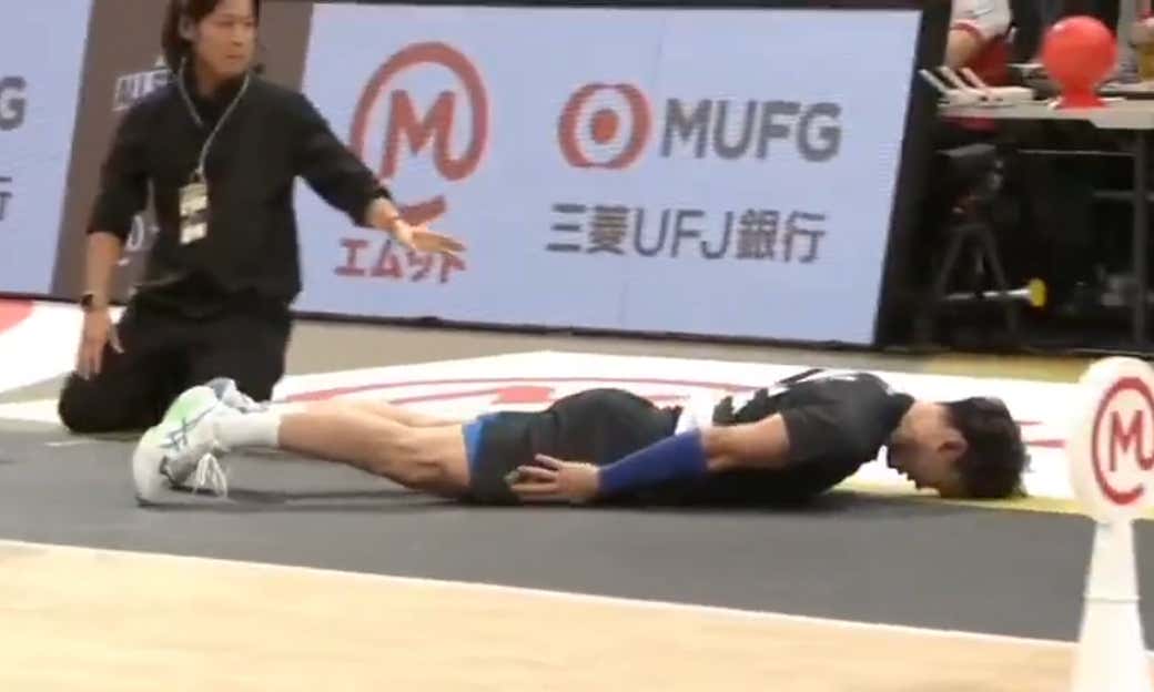 Japanese Volleyball Player Completely Changes The Apology Game Forever With This Face-First Sliding Sorry