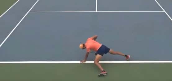 Somebody Really Ought To Teach This Tennis Player How Legs Work