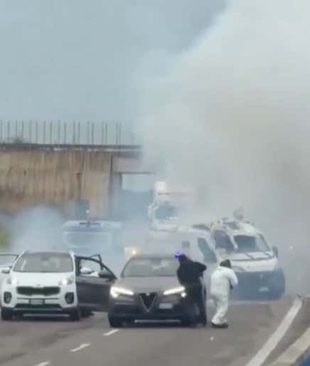 Armed Robbers In Italy Attempted To Pull Off An Insane Daytime Heist On An Armored Vehicle On The Middle Of The Highway