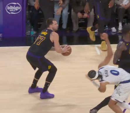 Luka Doncic Passing Up A Wide Open Game Winner Is One Of The More Bizarre Things You'll Ever See