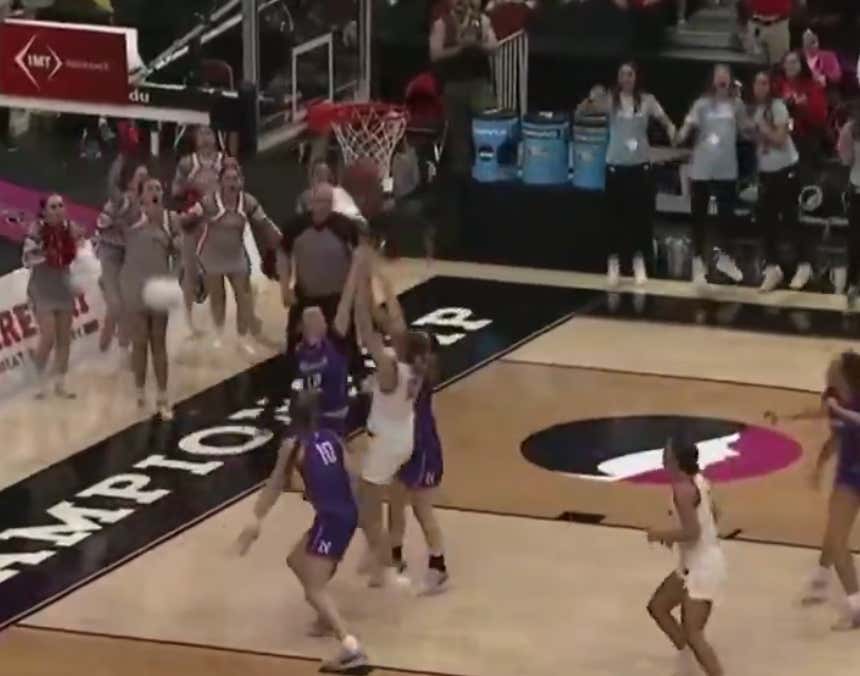 More People Need To Be Talking About The Coach In This Viral Iowa Girls HS Game Having Not One But TWO Timeouts In Their Pocket