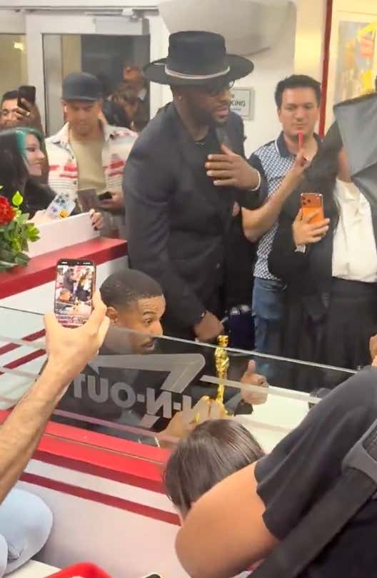 People Are Mad About Michael B Jordan Eating At In N Out After The Oscars Because He's "Pretending To Be Humble", Even Though It's An Oscar Tradition