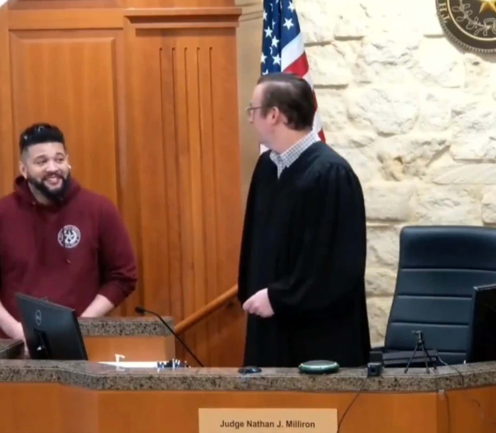 Texas Judge Lashes Out at IT Guy in The Courtroom After IT Guy Rudely Fixes His Problem With Ease