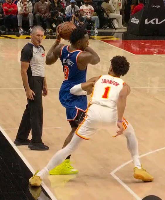 Scott Foster Thinks All Yellow Sneakers Are The Same, Absolutely Blows An Out Of Bounds Call