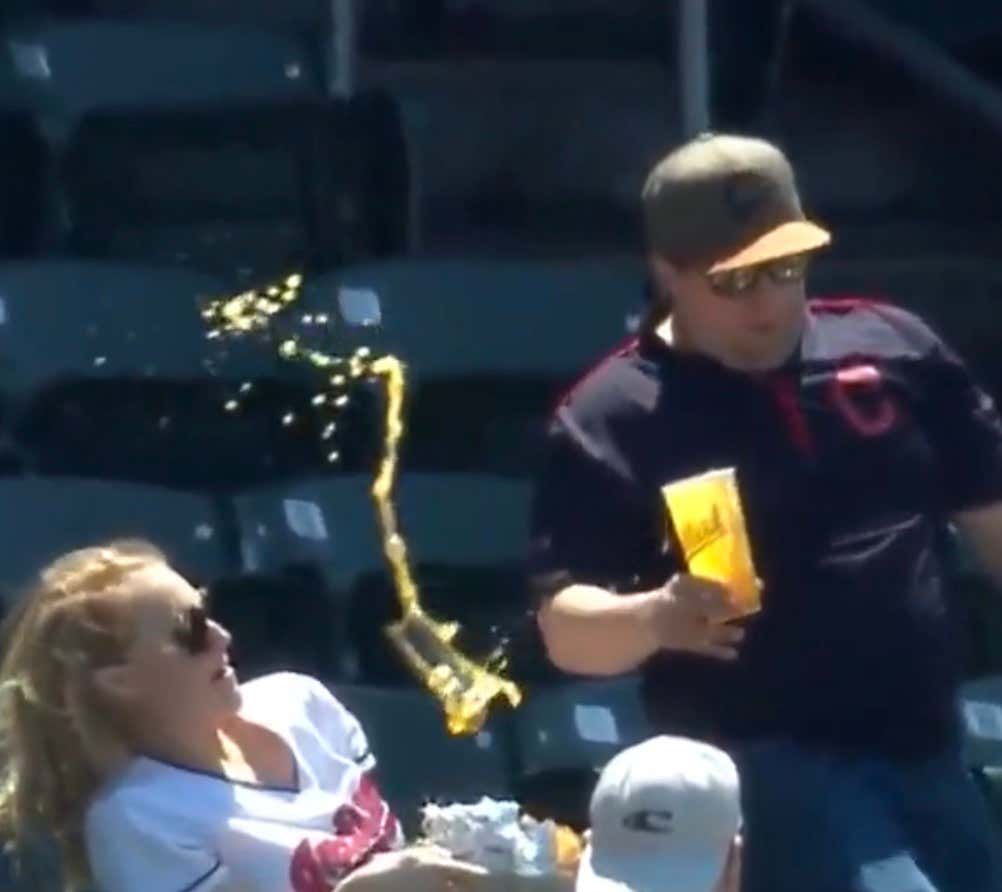 This Guy Went To Catch A Foul Ball While Holding A Beer And It Ends In Complete Disaster