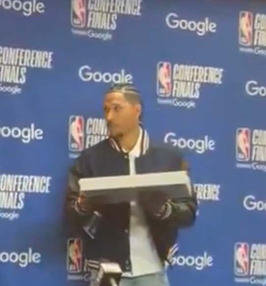 Josh Hart Played So Well Tonight All He Had To Worry About In The Post Game Was Eating Pizza And if KAT Was A Crust Guy