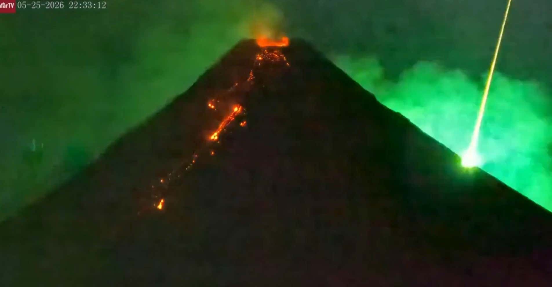 Nature Rocks – The Philippines Had a Volcanic Eruption + Meteor Crash At The Same Time