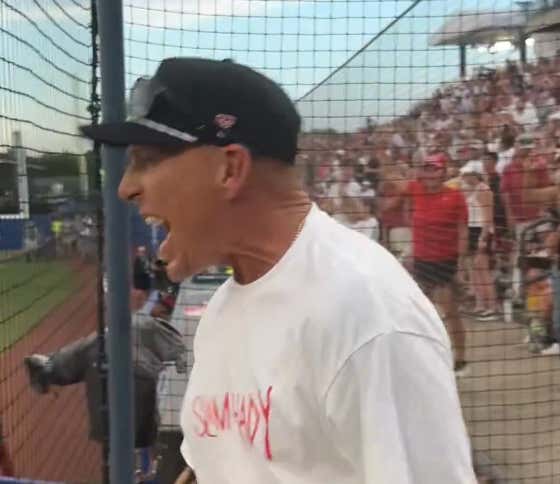 Jason Williams Watching His Daughter Mia Williams Hit A Walk Off Home Run At The College Softball World Series Rules So Hard