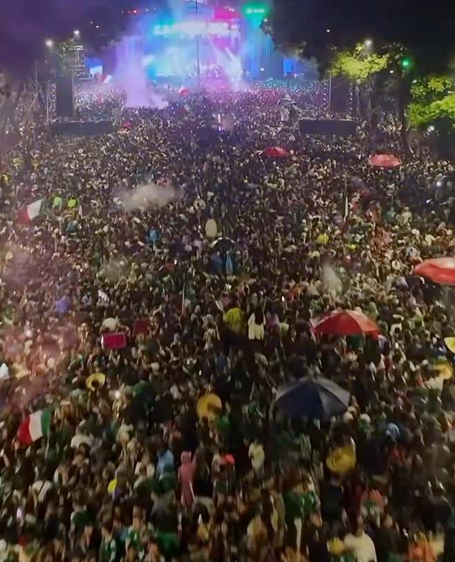 800,000 People Celebrating Mexico's Win Over Czechia In Mexico City Last Night Was Unbelievable