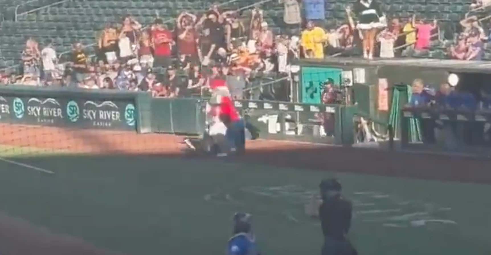 YOU JUST GOT JACKED UP! The River Cats Mascot Absolutely Smoked Dodgers Minor Leaguer Alek Thomas While Riding Around The Field On His Scooter