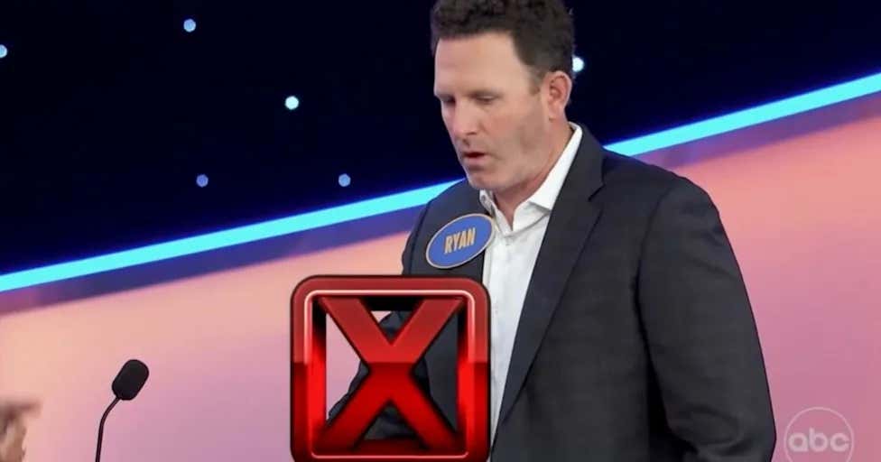 Whit Explains The Family Feud Freeze To The Yak And The Seattle Kraken's Matty Beniers On Chiclets